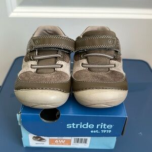 Stride Rite boys 6W sneaker
